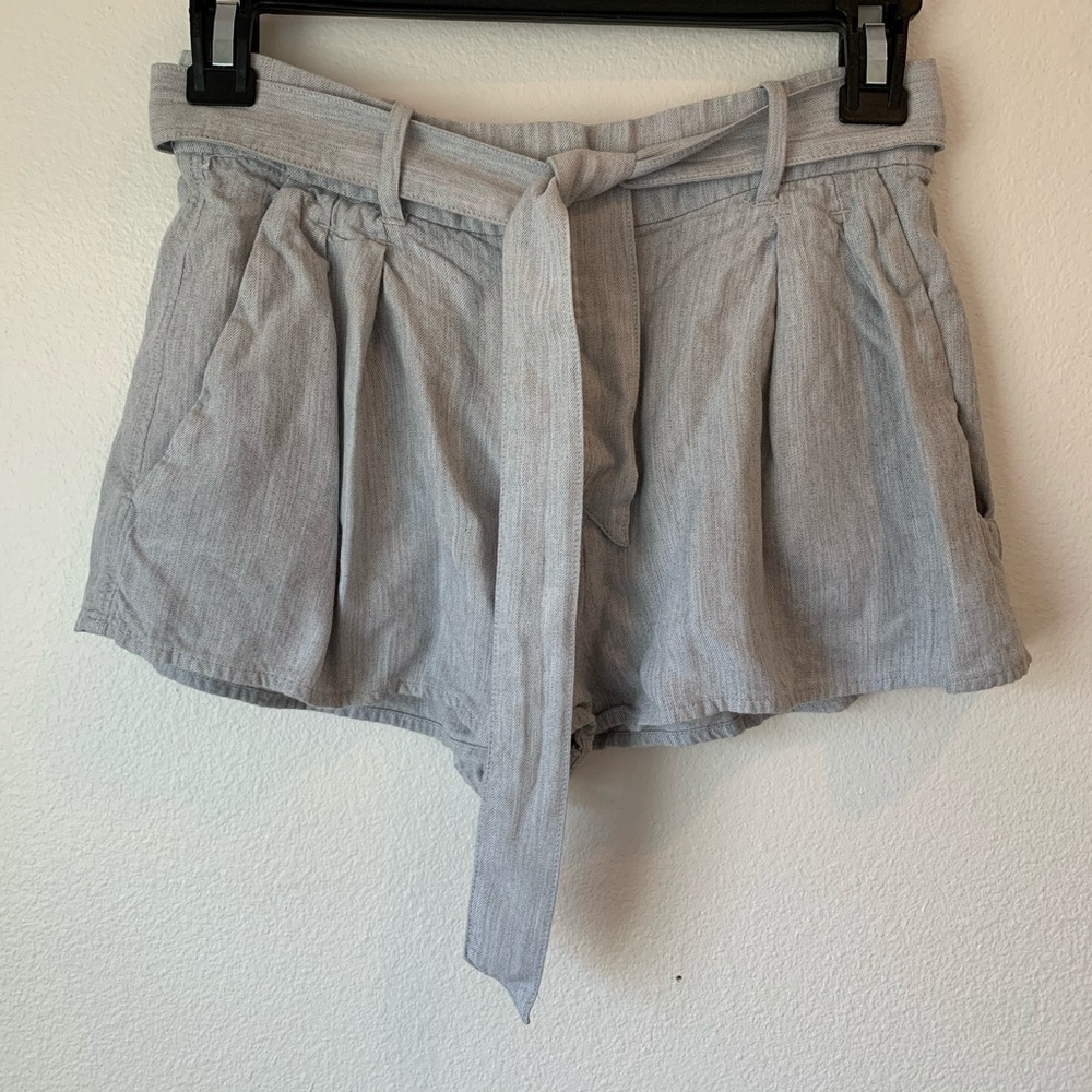 🌸3/$10 Talula Flowy Belted Shorts (Size 00) - Picture 2 of 7